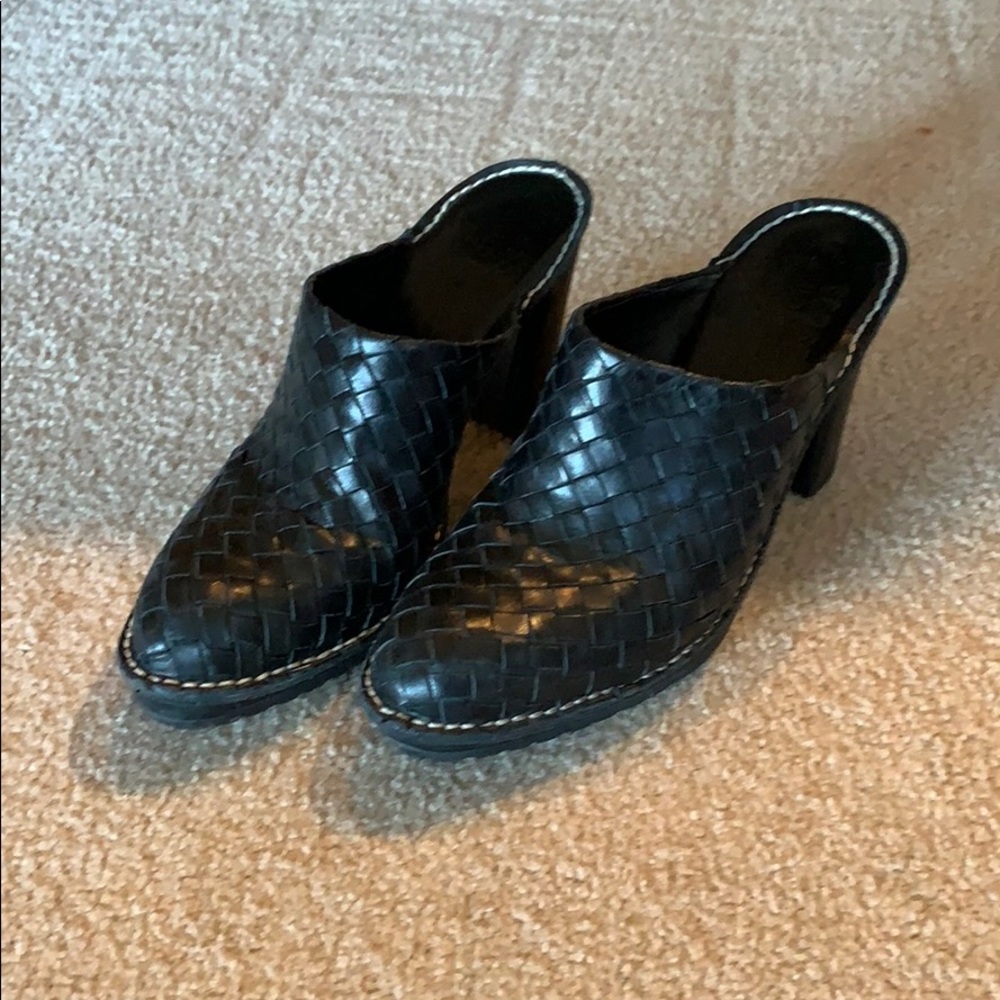 Donald pliner mule